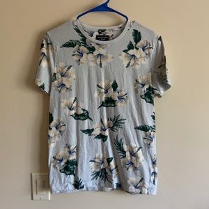 Abercrombie & Fitch t-shirt, size small.